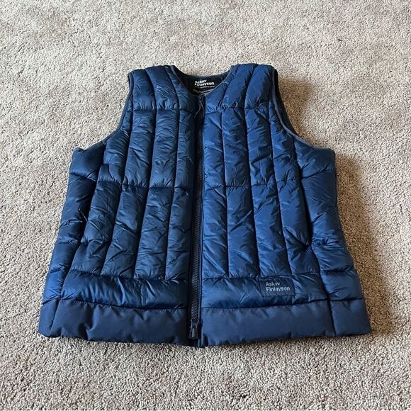 Askov Finlayson Women’s Medium Puffer Vest. - Picture 1 of 12